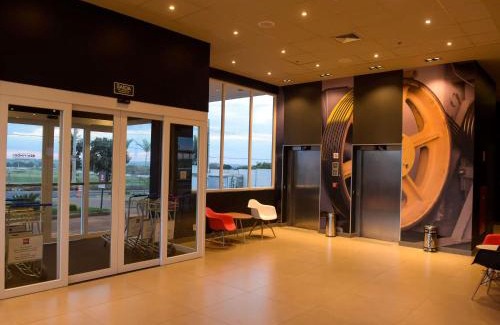 Tatui Hotel | Convenient Hotel Ibis Tatui: Pet-Friendly & Family Ready