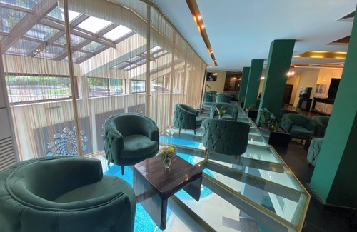 Borovets Hotel | Discover Hotel Iceberg: Family-Friendly with Pool & Spa