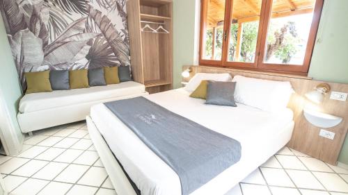 Chiessi Hotel | Beachside Hotel Il Perseo: Pet-Friendly with Ocean Views