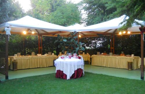Lonato del Garda Hotel | Discover Hotel Il Rustichello: Pet-Friendly Retreat