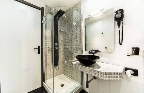 Collecchio Hotel | Hotel Ilga: Guest Rated 8.6 with Pool & Spa Amenities