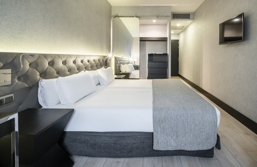 El Baix Guinardo Hotel | Discover Comfort at Hotel ILUNION Bel Art - 4 Star Stay