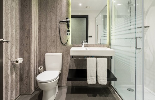 El Baix Guinardo Hotel | Discover Comfort at Hotel ILUNION Bel Art - 4 Star Stay