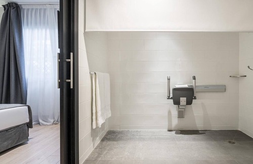 El Baix Guinardo Hotel | Discover Comfort at Hotel ILUNION Bel Art - 4 Star Stay