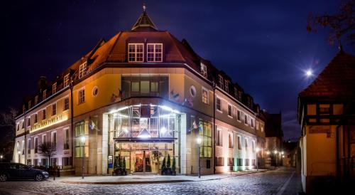 Srodmiescie Hotel | Discover Hotel im. Jana Pawła II: 4-Star Family Retreat
