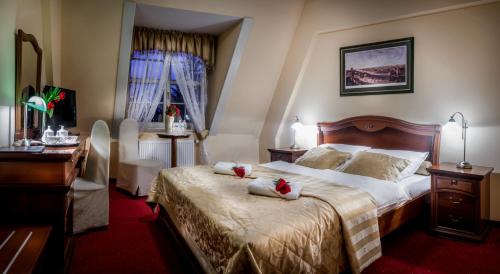 Srodmiescie Hotel | Discover Hotel im. Jana Pawła II: 4-Star Family Retreat