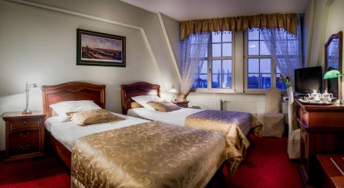 Srodmiescie Hotel | Discover Hotel im. Jana Pawła II: 4-Star Family Retreat