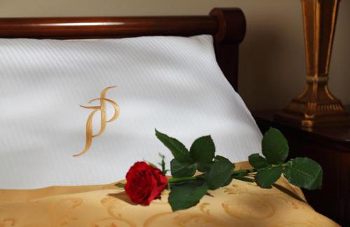 Srodmiescie Hotel | Discover Hotel im. Jana Pawła II: 4-Star Family Retreat