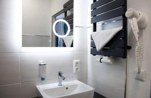 Meiningen Hotel | Pet Friendly Hotel im Kaiserpark with Breakfast & Dining