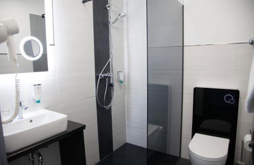 Meiningen Hotel | Pet Friendly Hotel im Kaiserpark with Breakfast & Dining