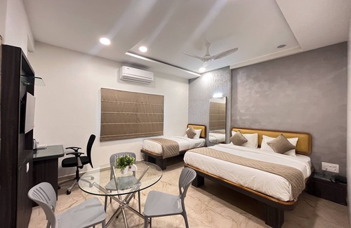 Daulatabad Hotel | Budget-Friendly Stay at Hotel Ajinkya Palace with Breakfast