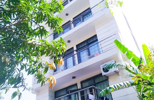 Chittaranjan Hotel | Accessible Family Hotel in CR Park with Breakfast Options