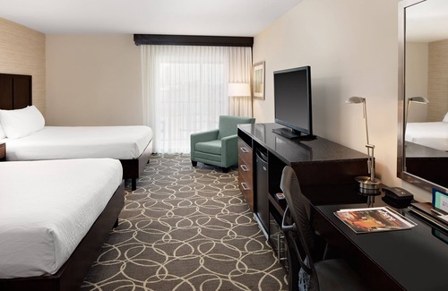 Marina del Rey Hotel | Modern Hotel in Marina Del Rey with Pool and Breakfast