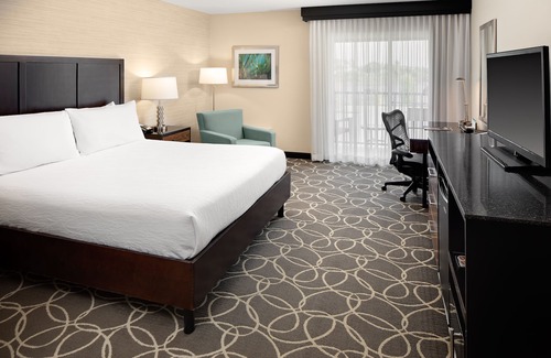 Marina del Rey Hotel | Modern Hotel in Marina Del Rey with Pool and Breakfast