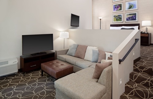 Marina del Rey Hotel | Modern Hotel in Marina Del Rey with Pool and Breakfast