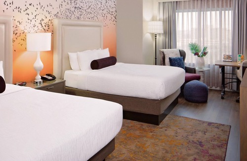 Red River Cultural District Hotel | Stylish Hotel Indigo Austin Downtown - Top Amenities Await