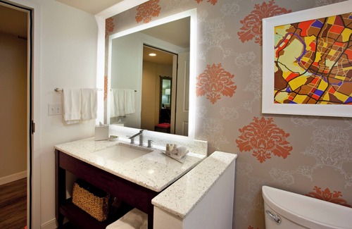 Red River Cultural District Hotel | Stylish Hotel Indigo Austin Downtown - Top Amenities Await