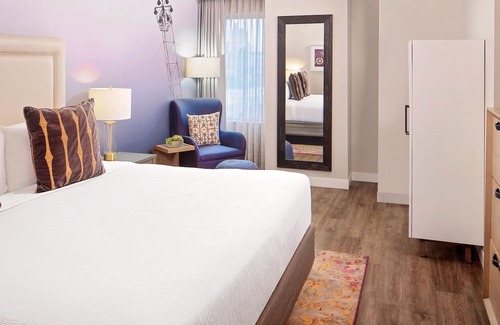 Red River Cultural District Hotel | Stylish Hotel Indigo Austin Downtown - Top Amenities Await
