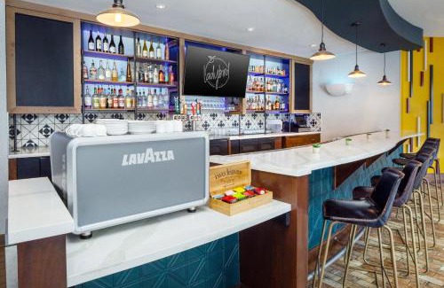 Red River Cultural District Hotel | Discover Hotel Indigo Austin Downtown - Ideal for Families