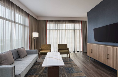 Las Colinas Hotel | Discover Hotel Indigo Irving Las Colinas with Pool & More
