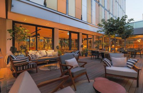 Larnaca City Centre Hotel | Exclusive Hotel Indigo Larnaca - Adults Only with Ocean View