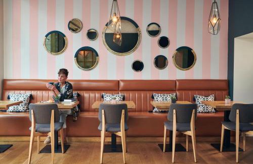 Manchester City Centre Hotel | Modern Hotel Indigo Manchester - Victoria Station Awaits You
