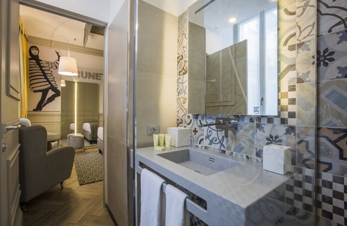 Tricolore Hotel | Stylish Hotel Indigo Milan - Corso Monforte, Rated 9.4/10