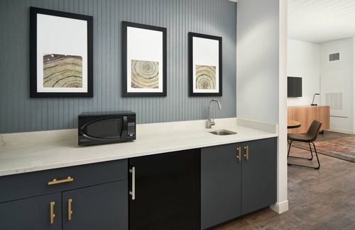 College Town Hotel | Experience Hotel Indigo Tallahassee - Collegetown Today!
