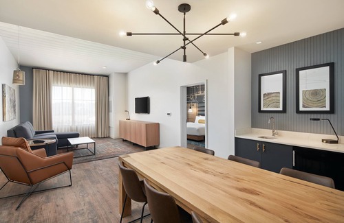 College Town Hotel | Experience Hotel Indigo Tallahassee - Collegetown Today!
