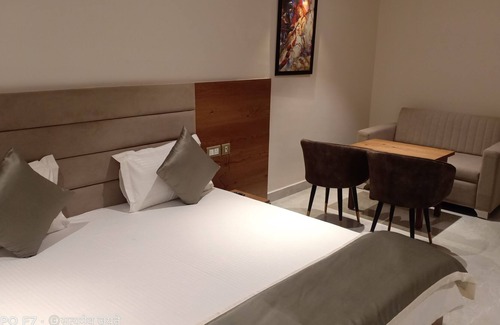 Gomti Nagar House | Hotel Indraprastha inn is Situated in Heart of the Gomtinagar, Lucknow,