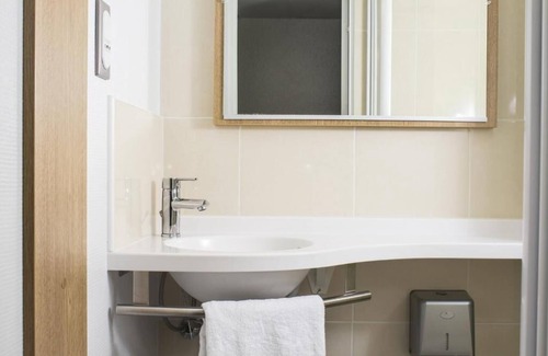 Montlucon Hotel | Budget-Friendly Hotel Inn Design Montluçon with Spa & Breakfast