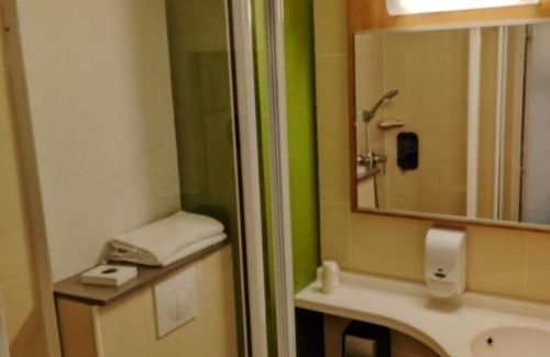 Montlucon Hotel | Budget-Friendly Hotel Inn Design Montluçon with Spa & Breakfast