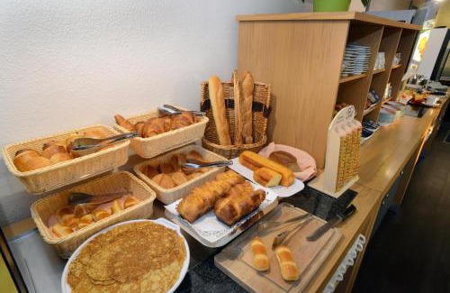 Quetigny Hotel | Discover Hotel Inn Dijon-Quetigny: Pet Friendly & Dining