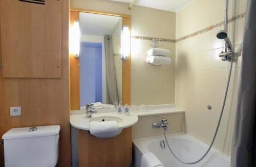 Quetigny Hotel | Discover Hotel Inn Dijon-Quetigny: Pet Friendly & Dining