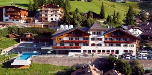 Santa Cristina Val Gardena Hotel | Oceanfront Hotel Interski: Guest Rated 9/10 with Pool & Spa
