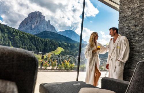 Santa Cristina Val Gardena Hotel | Oceanfront Hotel Interski: Guest Rated 9/10 with Pool & Spa