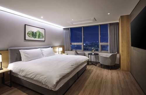 Bongmyeong-dong Hotel | Hotel Interciti: 4-Star Gem with Family-Friendly Amenities