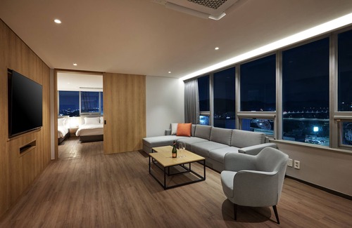 Bongmyeong-dong Hotel | Hotel Interciti: 4-Star Gem with Family-Friendly Amenities