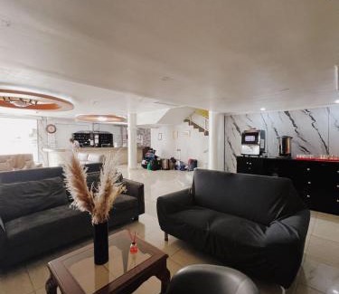 Colon Hotel | Guest Rated: Hotel Internacional de Colón - Family Friendly Stay
