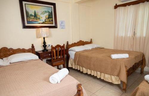 Comayagua Hotel | Comfortable Hotel Internacional Palmerola with Pool & Breakfast