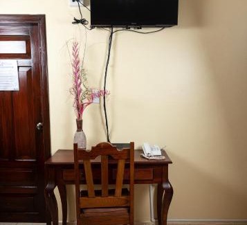 Comayagua Hotel | Comfortable Hotel Internacional Palmerola with Pool & Breakfast