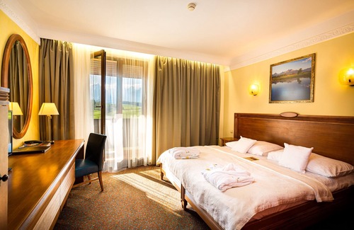 Tatranska Lomnica Hotel | Relax at Hotel International: 4-Star Stay with Spa & Pool