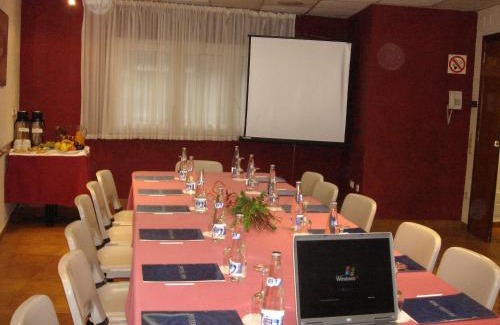 Granollers Hotel | Budget-Friendly Hotel Iris with Breakfast & Family Amenities