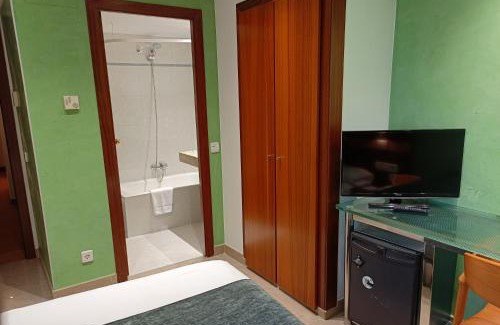 Granollers Hotel | Budget-Friendly Hotel Iris with Breakfast & Family Amenities
