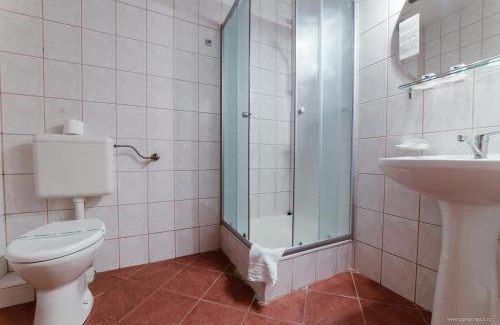 Tirnaveni Hotel | Discover Hotel Iris: Family-Friendly with Top Amenities