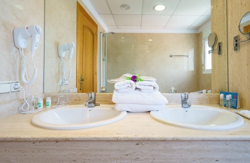 Torremolinos Hotel | Relaxing Getaway at Hotel Isabel with Pool & Spa Access