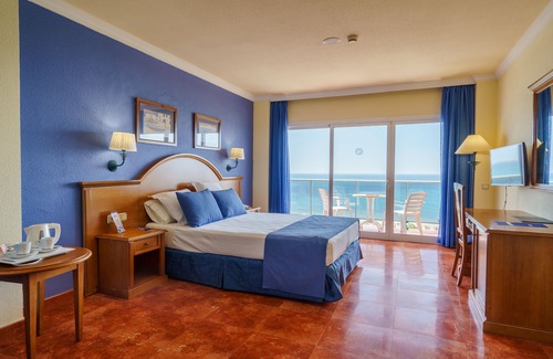 Torremolinos Hotel | Relaxing Getaway at Hotel Isabel with Pool & Spa Access