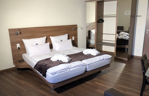 Isenbuttel Hotel | Experience Comfort at Hotel Isenbütteler Hof - 9.2/10 Rated