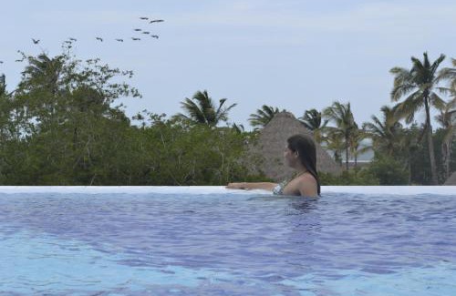 Tubara Hotel | Discover Hotel Isla Verde: Oceanfront Oasis with Hot Tub