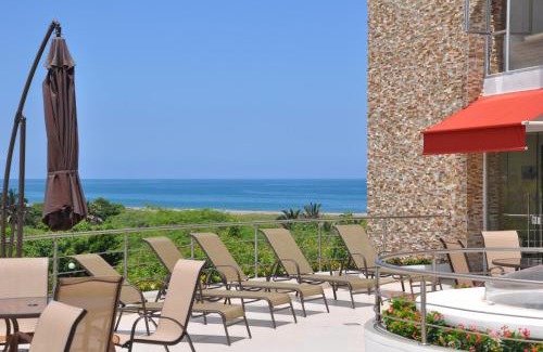 Tubara Hotel | Discover Hotel Isla Verde: Oceanfront Oasis with Hot Tub